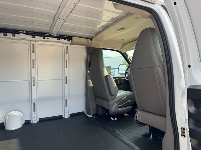 2025 Chevrolet Express Cargo Work Van - Photo 10