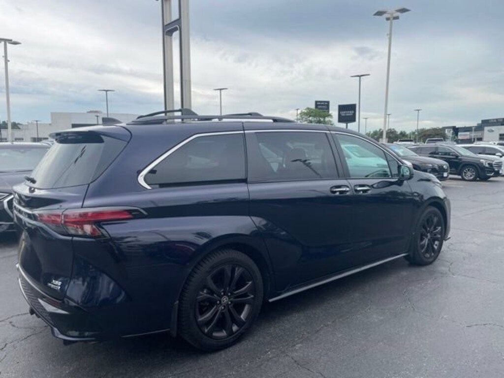 Used 2023 Toyota Sienna XSE Minivan