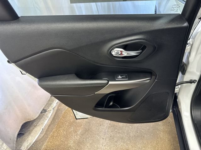 2022 Jeep Cherokee Latitude Lux - Photo 23