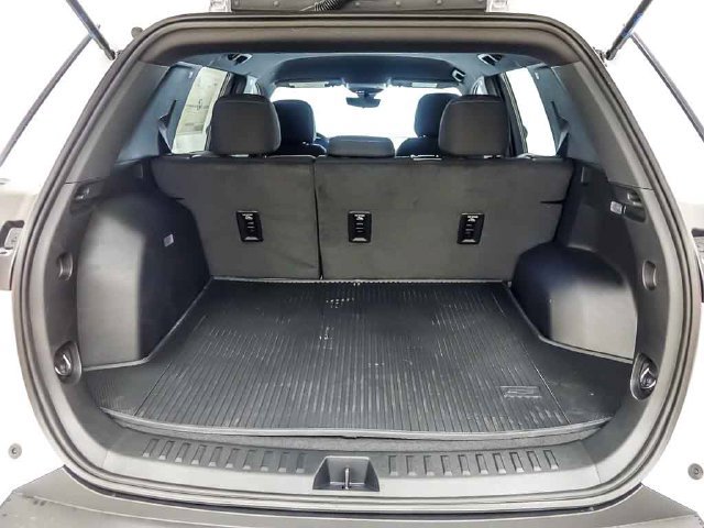 2027 Chevrolet Equinox LT - Photo 8