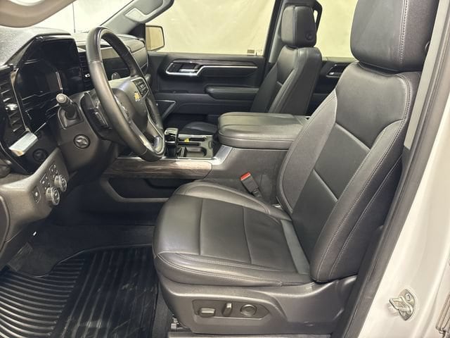 2025 Chevrolet Silverado 1500 LTZ - Photo 10