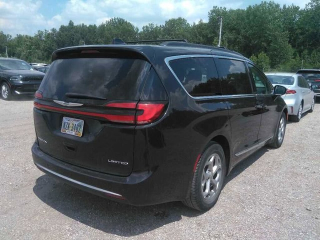 Used 2023 Chrysler Pacifica Limited