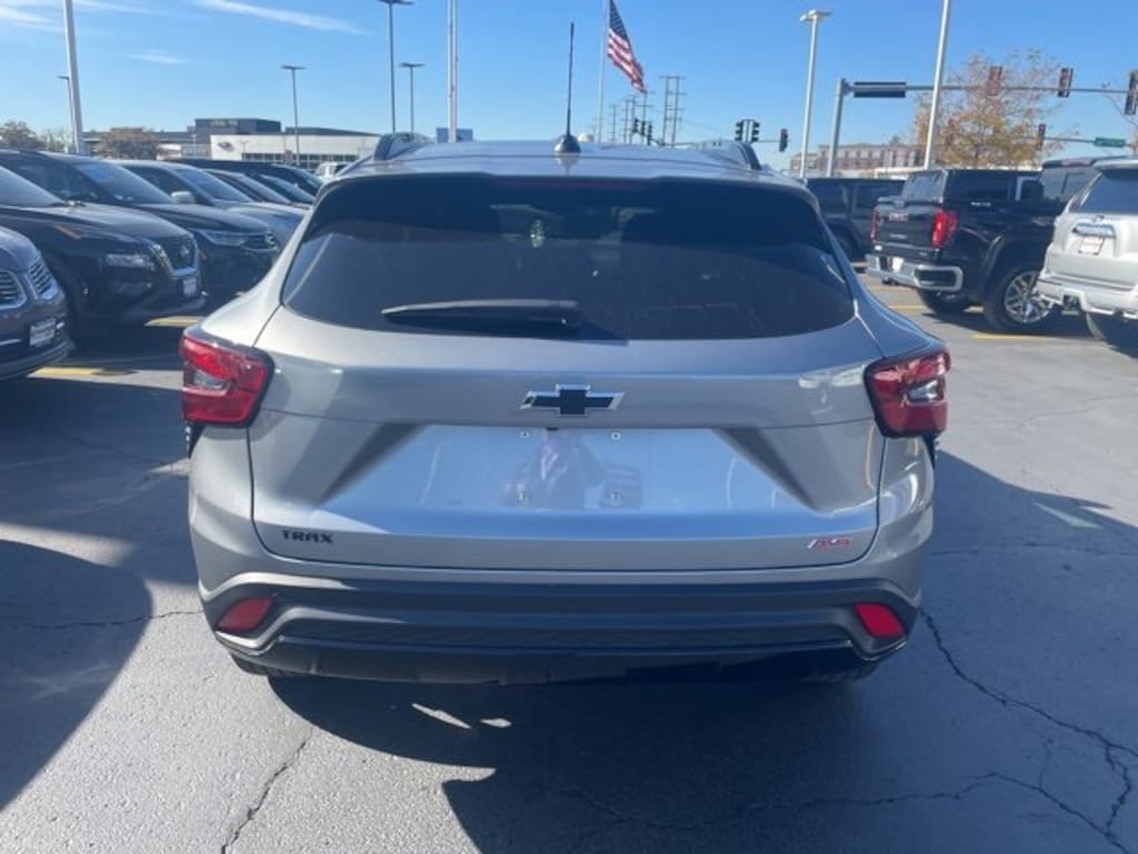 Used 2025 Chevrolet Trax 2RS SUV