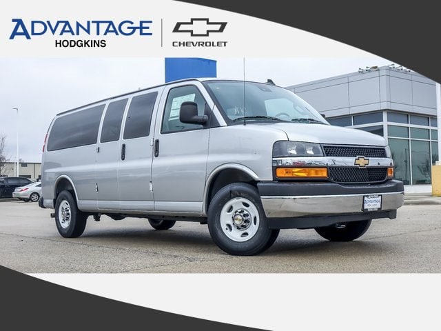 2025 Chevrolet Express Passenger LT's photo