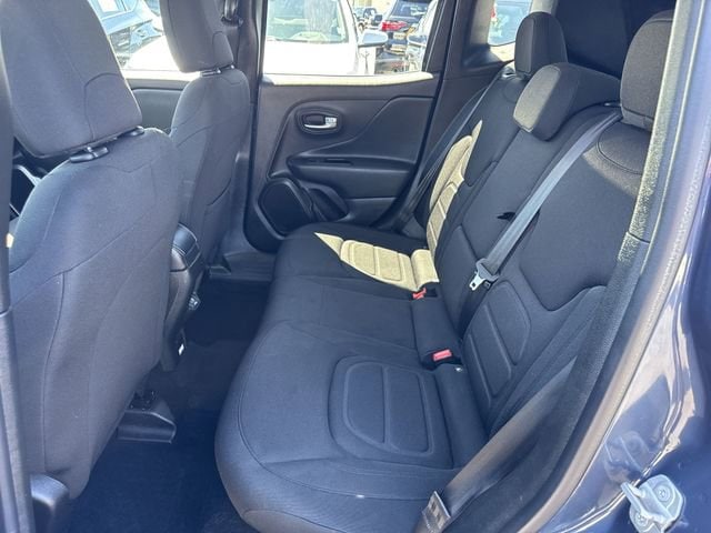 2022 Jeep Renegade Latitude - Photo 12