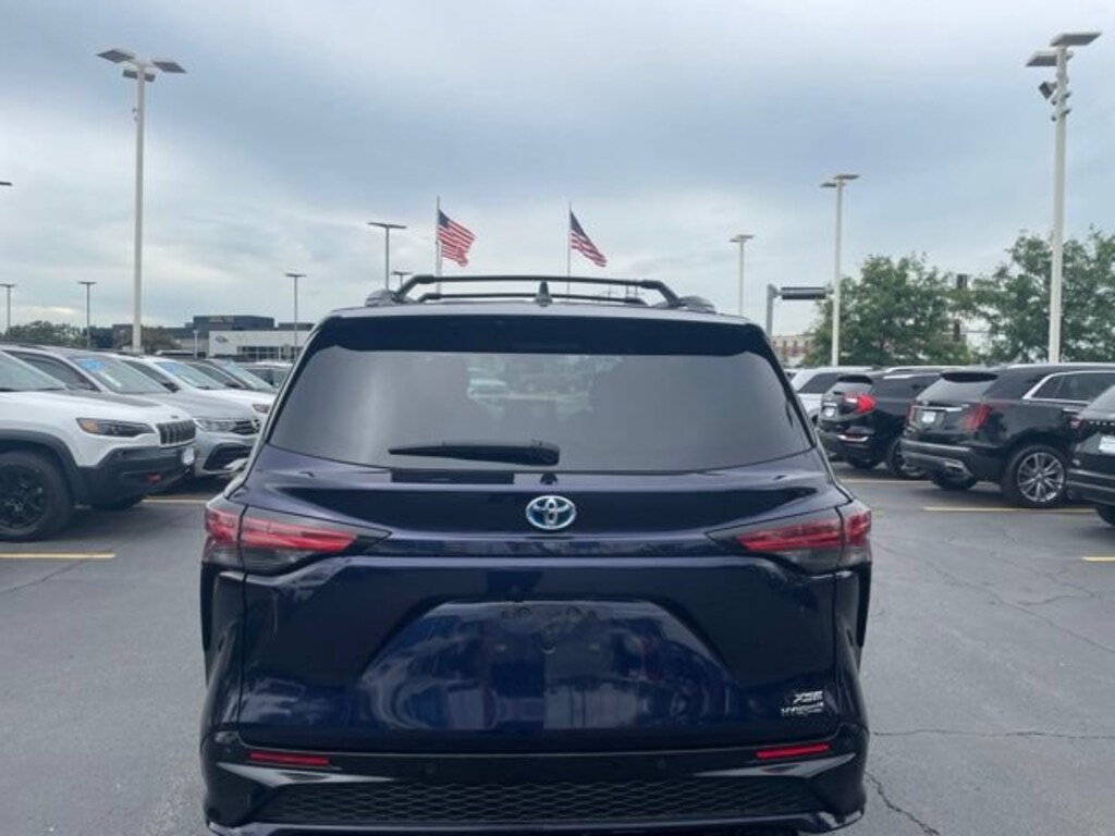 Used 2023 Toyota Sienna XSE Minivan