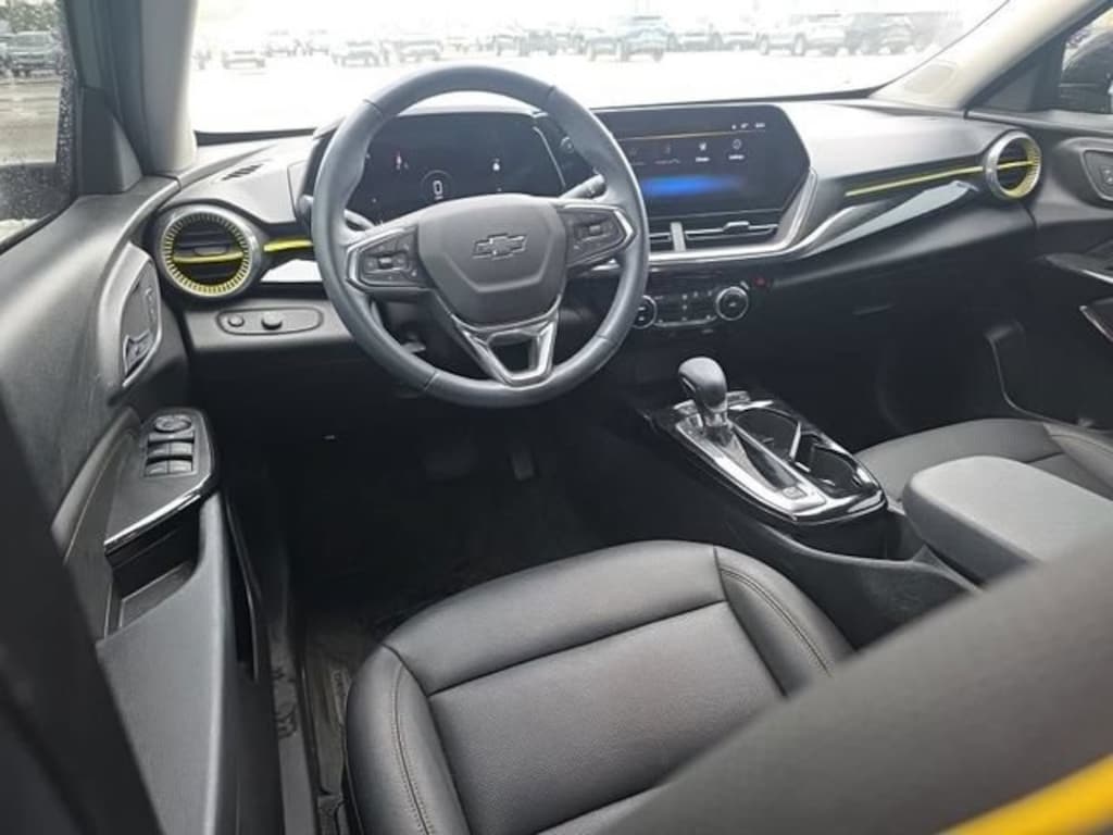 Used 2025 Chevrolet Trax Activ SUV