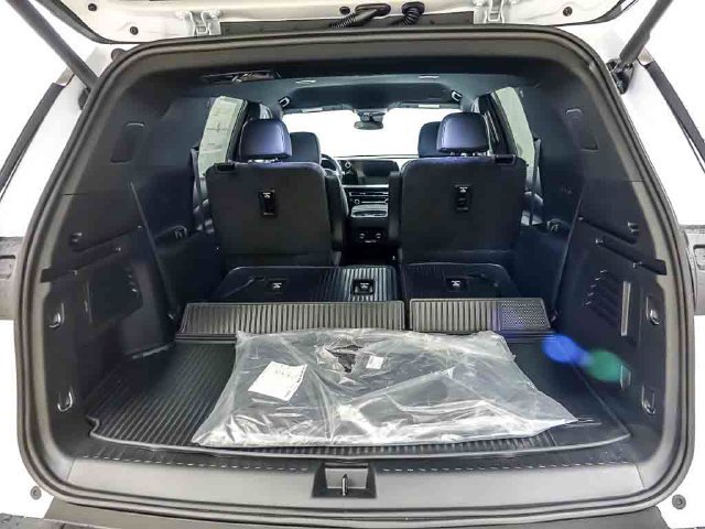2027 Chevrolet Traverse LT - Photo 21