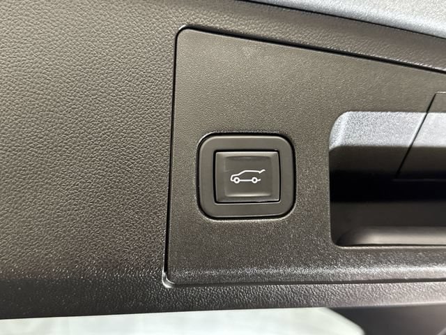 2025 Cadillac XT4 Premium Luxury - Photo 25