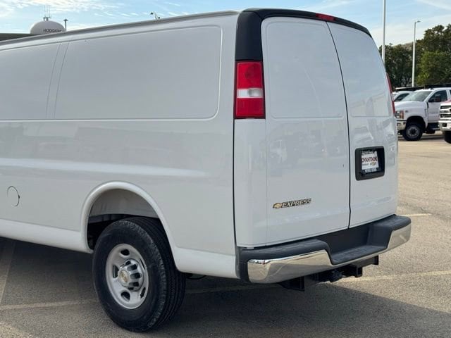 2025 Chevrolet Express Cargo Work Van - Photo 8