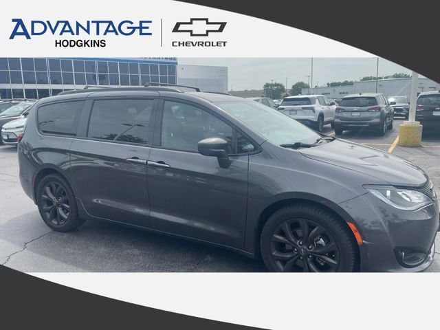 2019 Chrysler Pacifica Touring L Plus's photo