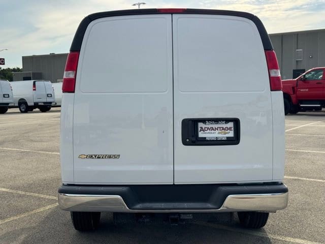 2025 Chevrolet Express Cargo Work Van - Photo 6