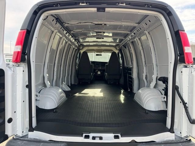 2025 Chevrolet Express Cargo Work Van - Photo 12