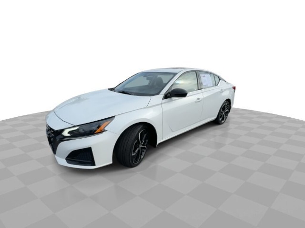 Used 2023 Nissan Altima SR FWD Sedan