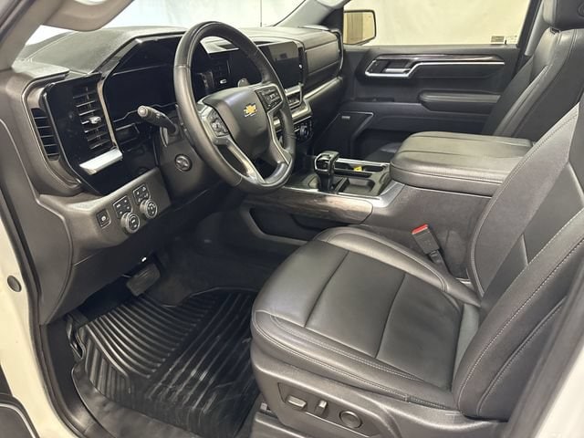 2025 Chevrolet Silverado 1500 LTZ - Photo 12