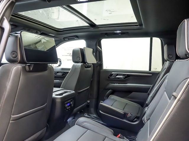 2026 Chevrolet Suburban Premier - Photo 11