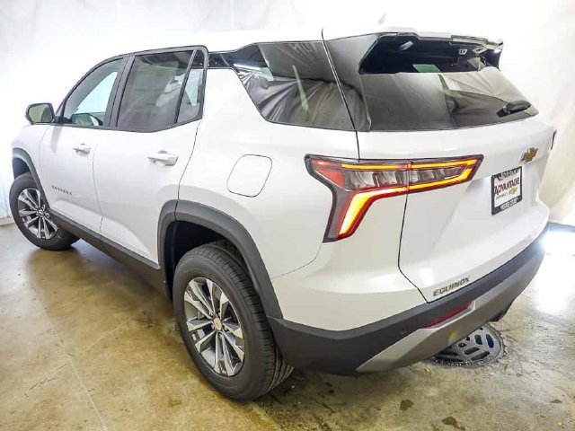 2027 Chevrolet Equinox LT - Photo 7