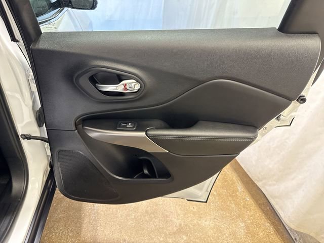 2022 Jeep Cherokee Latitude Lux - Photo 26
