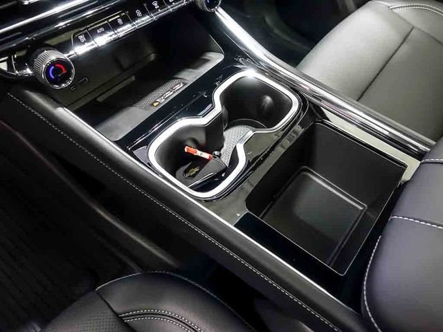 2027 Chevrolet Traverse LT - Photo 20