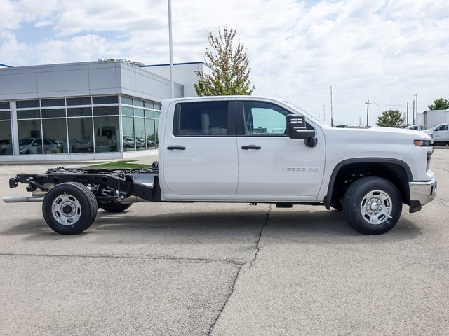 2025 Chevrolet Silverado 2500HD Work Truck photo 2