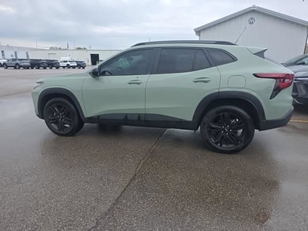 Used 2025 Chevrolet Trax Activ SUV