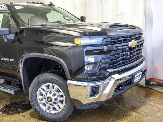 2025 Chevrolet Silverado 2500HD photo 3