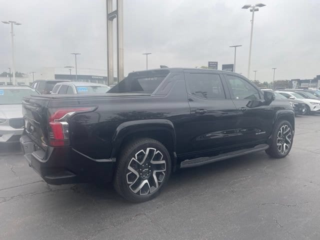 Used 2024 Chevrolet Silverado EV RST with VIN 1GC40ZEL7RU304019 for sale in Hodgkins, IL