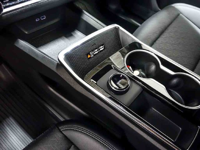 2027 Chevrolet Equinox LT - Photo 21