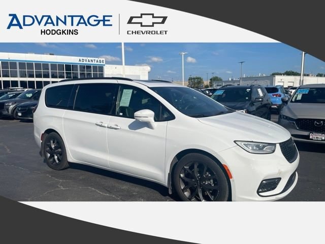 2022 Chrysler Pacifica Limited's photo