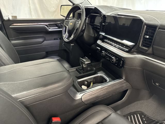 2025 Chevrolet Silverado 1500 LTZ - Photo 29