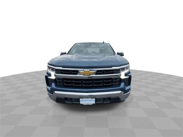 2024 Chevrolet Silverado 1500 LT photo 2