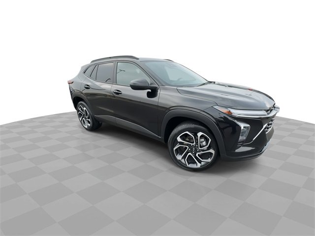 2025 Chevrolet Trax photo 2