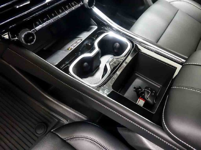 2027 Chevrolet Traverse LT - Photo 19