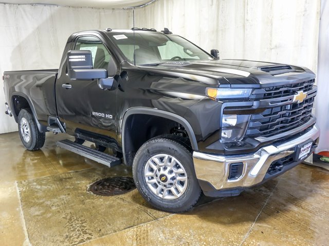2025 Chevrolet Silverado 2500HD photo 2