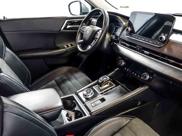 2024 Mitsubishi Outlander SE - Photo 35