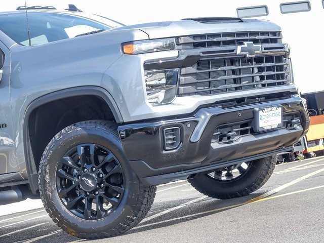 2026 Chevrolet Silverado 2500HD High Country Custom photo 3