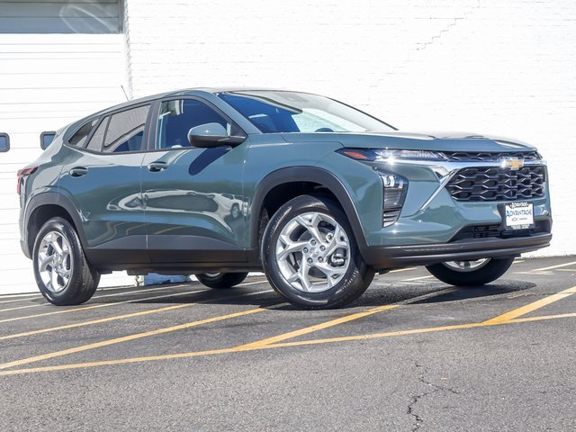 2026 Chevrolet Trax LS photo 2