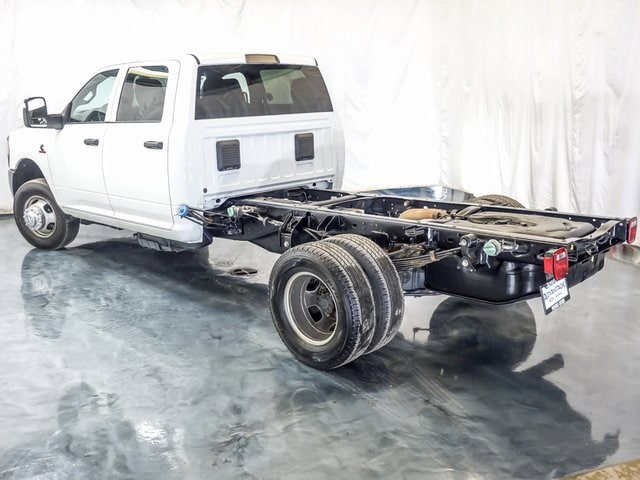 2023 RAM 3500 - Image 9