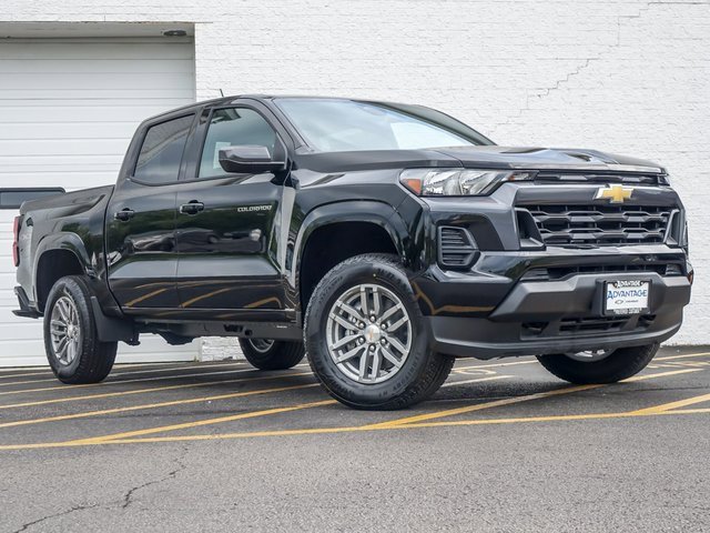 2026 Chevrolet Colorado LT photo 2