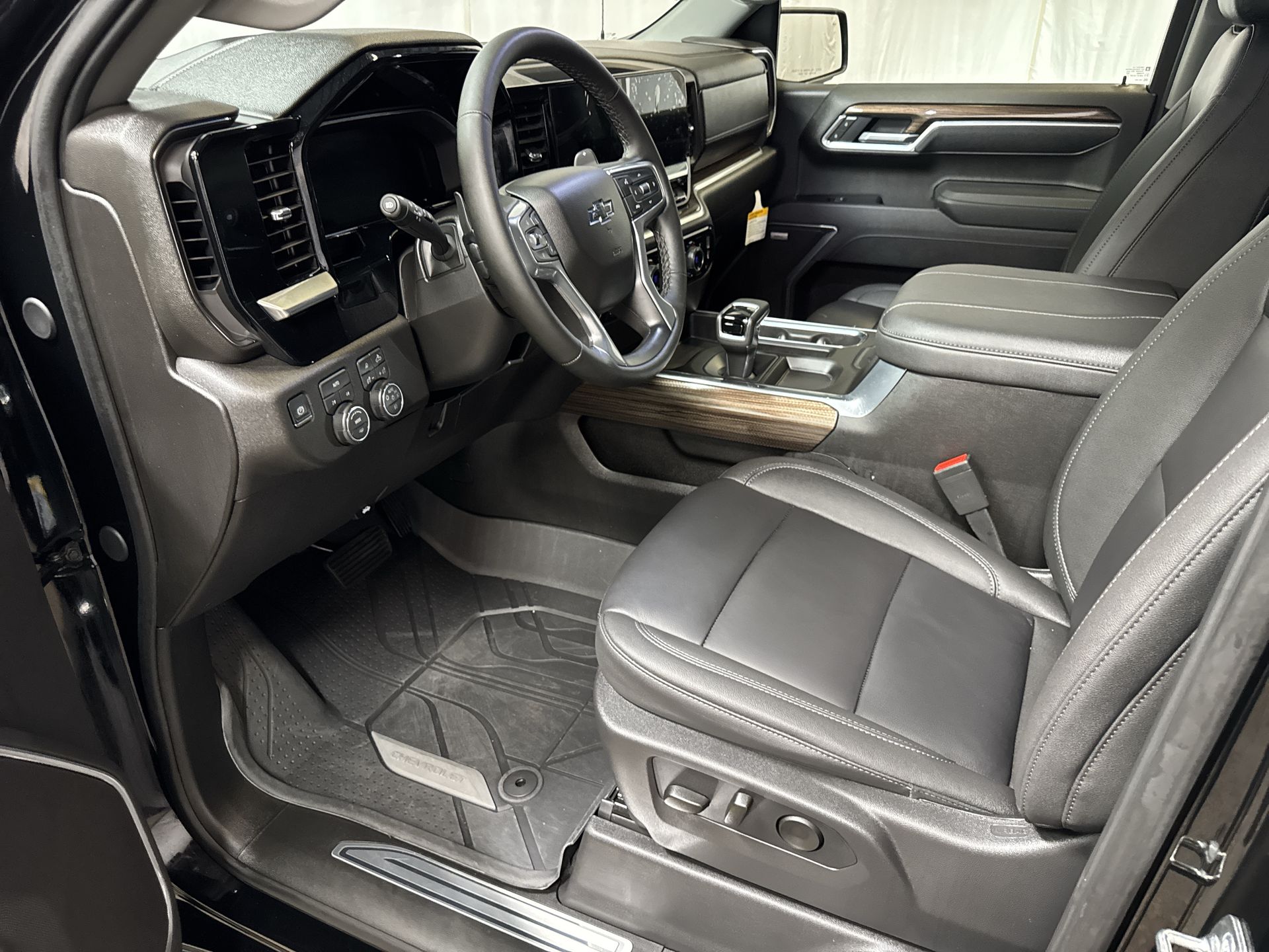 2026 CHEVROLET SILVERADO - Image 11