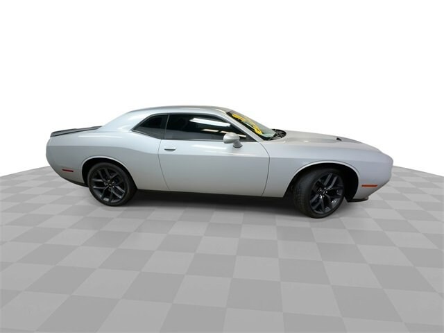 2019 Dodge Challenger SXT photo 3