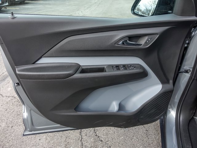 2027 CHEVROLET BOLT - Image 11