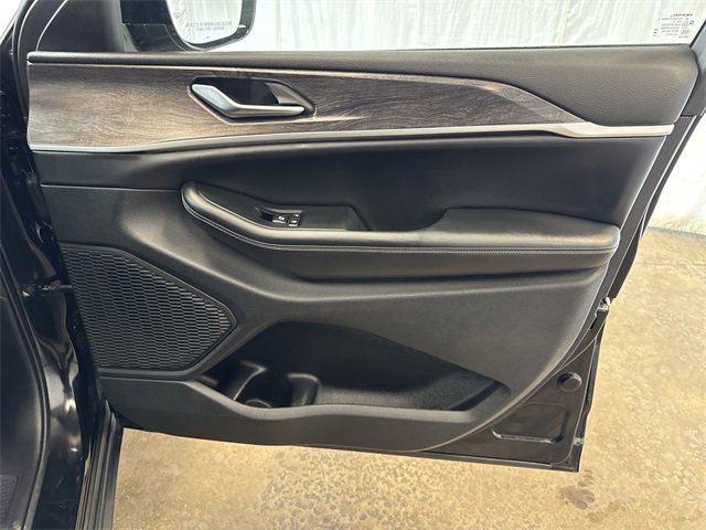 2023 JEEP GRAND CHEROKEE - Image 28