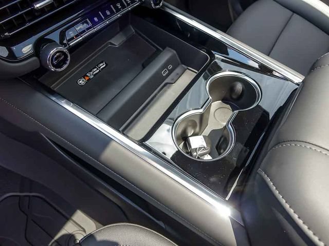 2026 Chevrolet Suburban LT - Photo 31
