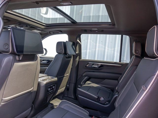 2026 Chevrolet Suburban Premier - Photo 18