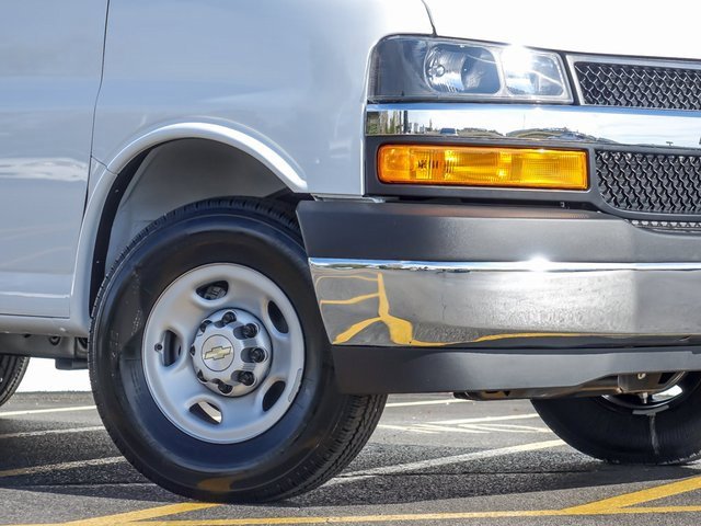 2025 Chevrolet Express 2500 Cargo photo 4