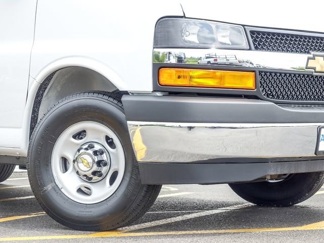 2026 Chevrolet Express Cargo Work Van - Photo 4