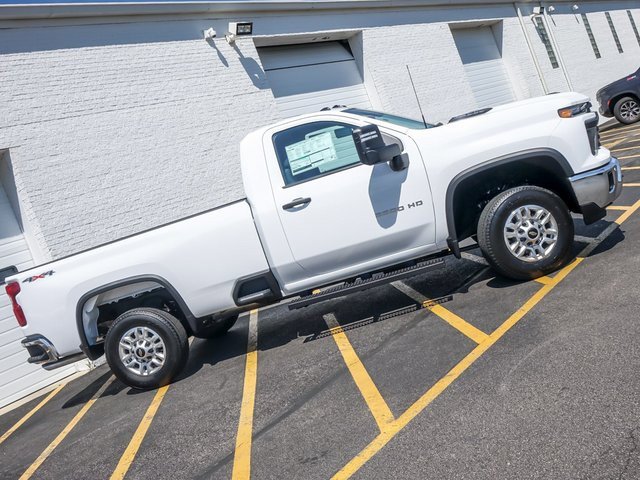 2025 Chevrolet Silverado 2500HD photo 3