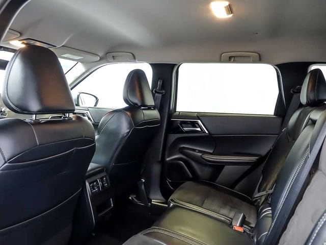 2024 Mitsubishi Outlander SE - Photo 15