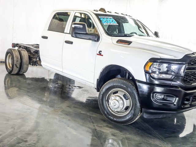 2023 RAM 3500 - Image 5